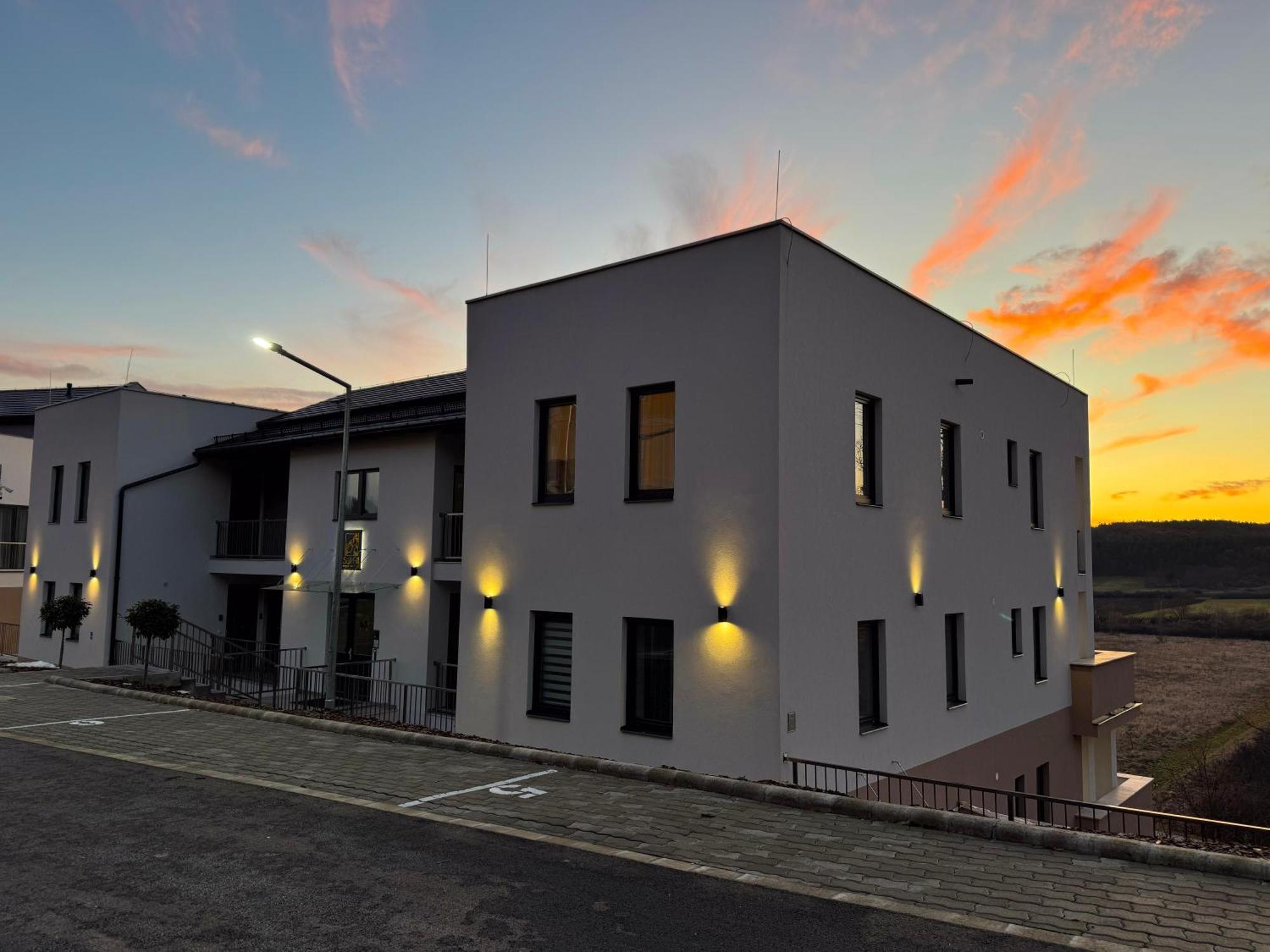 Salt Hill Premium Apartments エゲルサローク エクステリア 写真