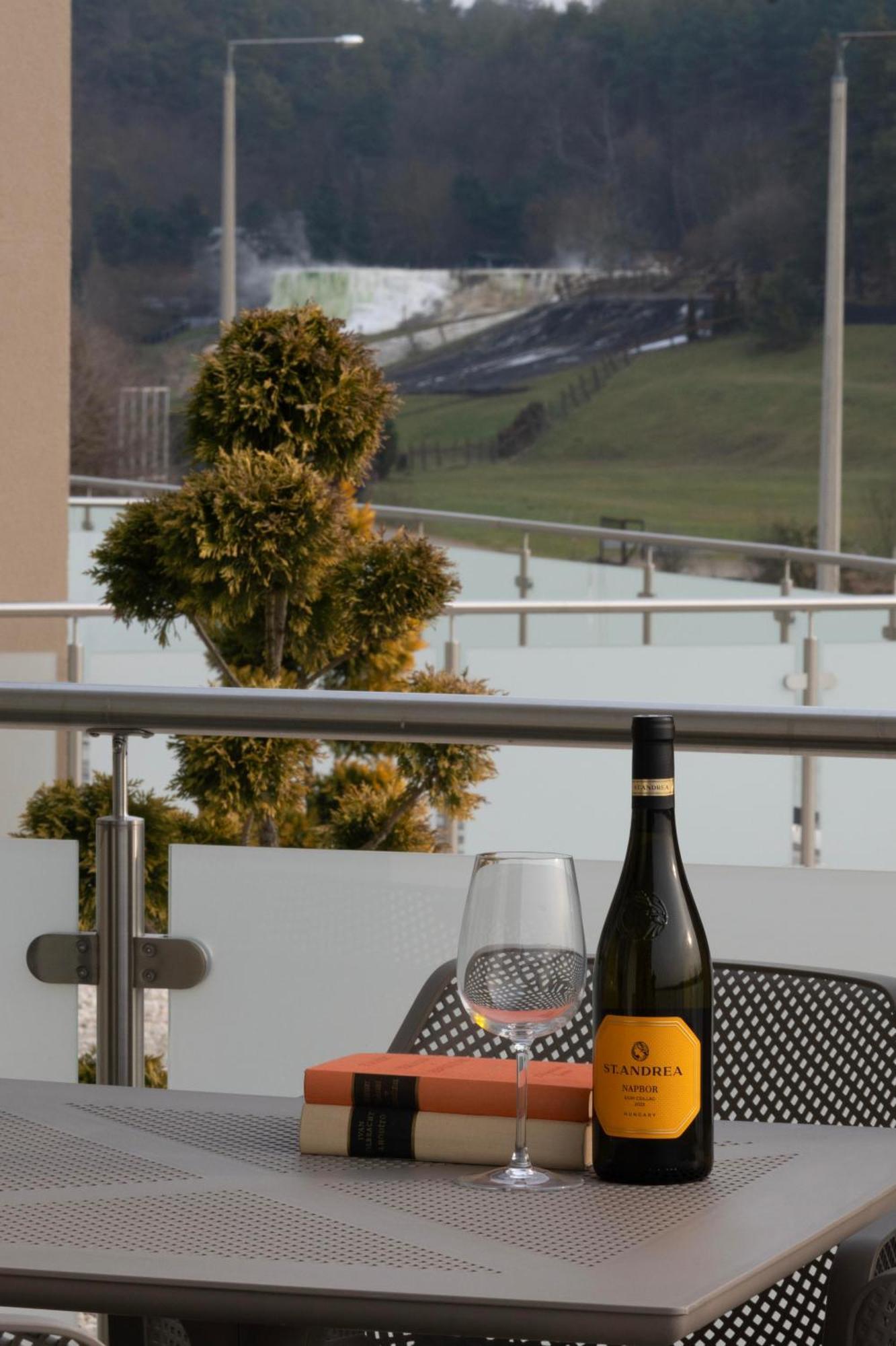 Salt Hill Premium Apartments エゲルサローク エクステリア 写真