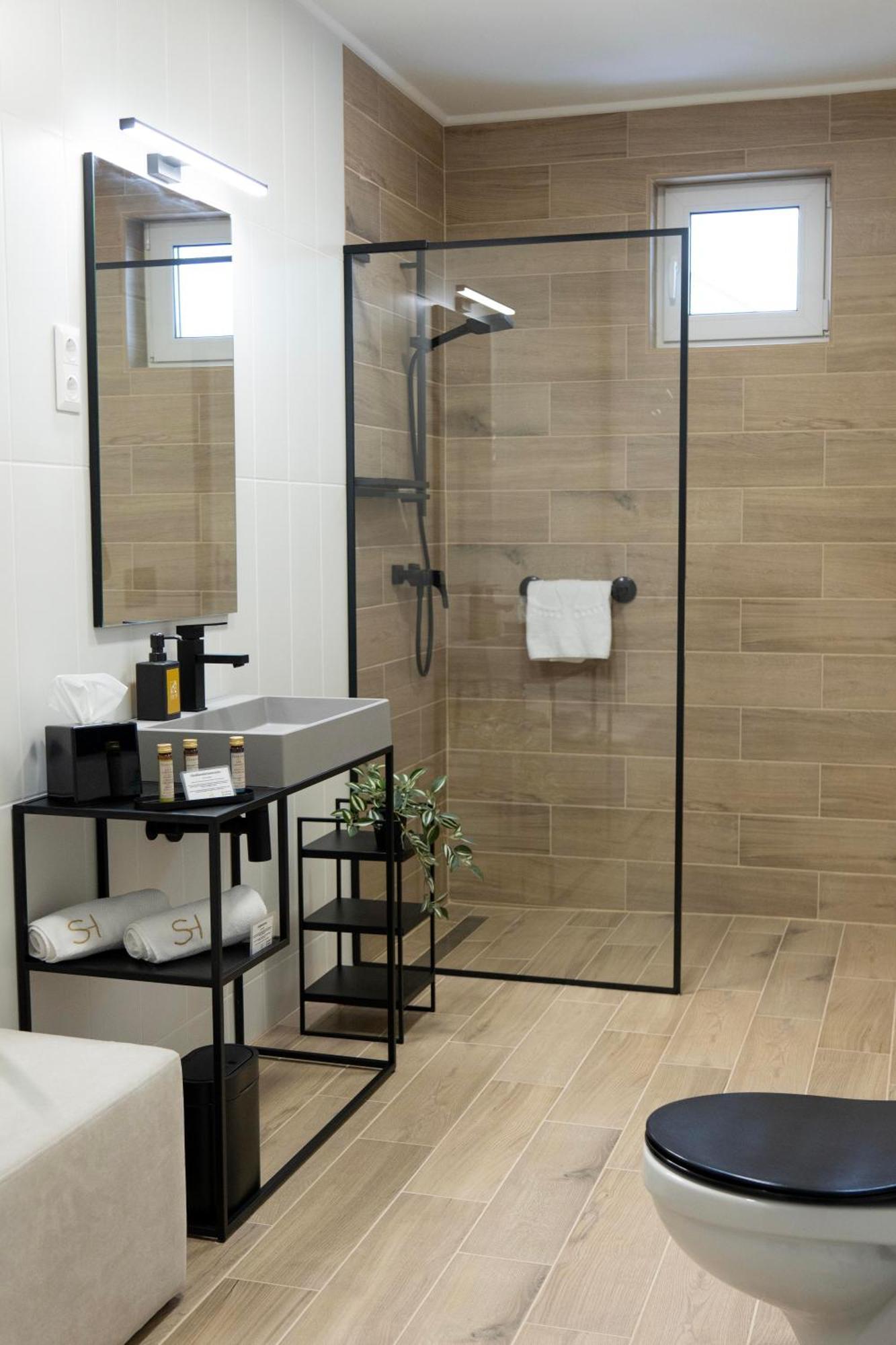 Salt Hill Premium Apartments エゲルサローク エクステリア 写真